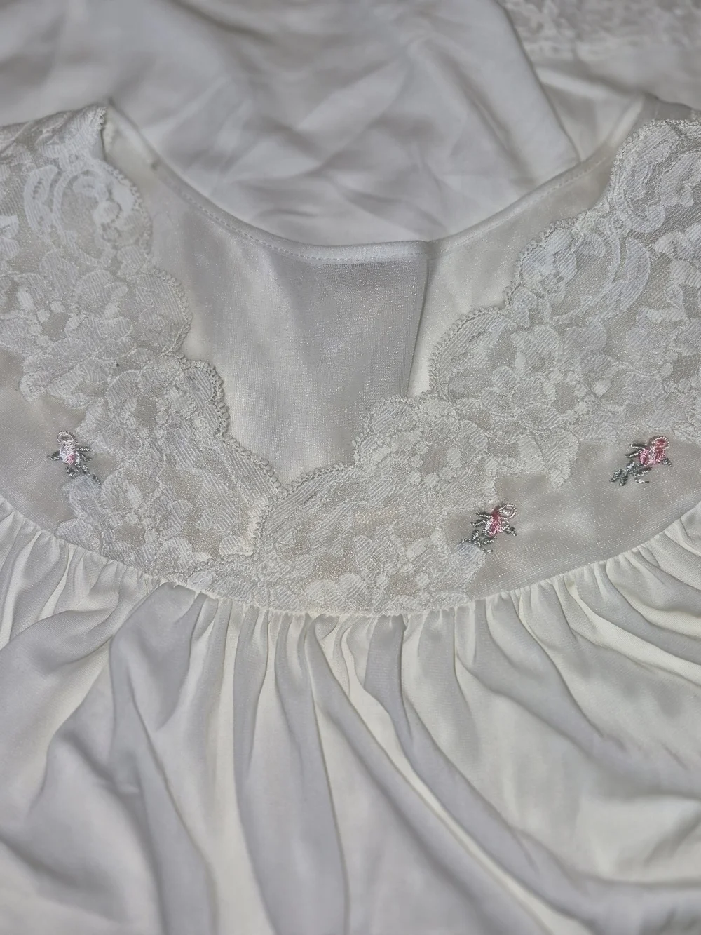 Vintage Shadow Line Medium White Lace-Trim Embroiderd Flowers Nightgown - Picture 8 of 11
